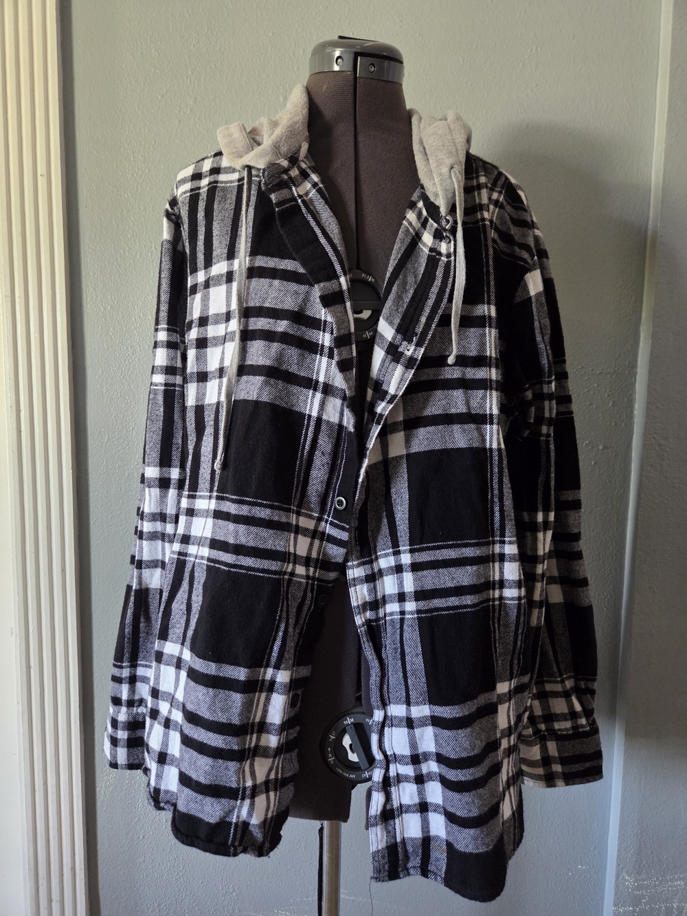PacSun Black & White Plaid Lightweight Shirt Jacket with Gray Hood